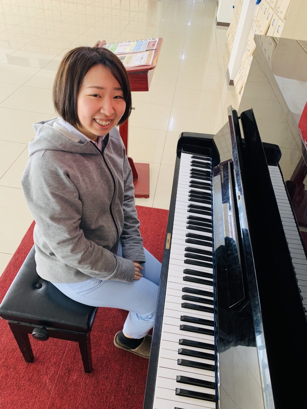 音楽科・吹奏楽部顧問 色川 史希子